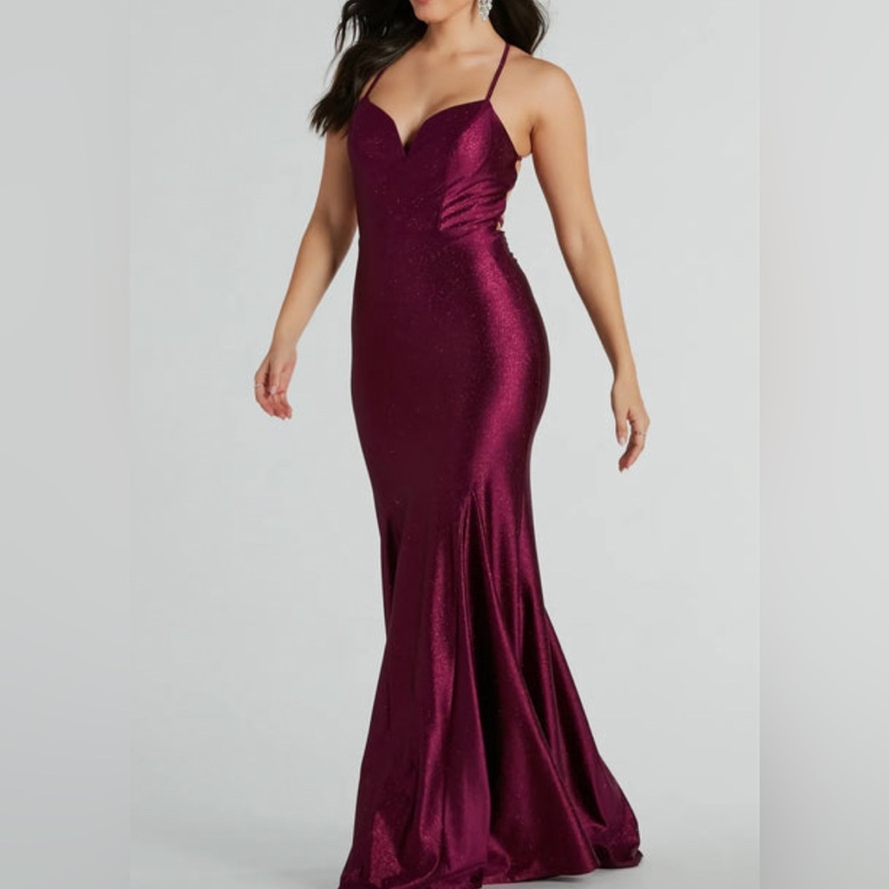 NWT Mermaid silhouette satin glittery formal dress S